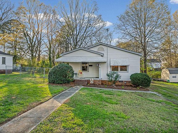 3rd image of 105 Shands St