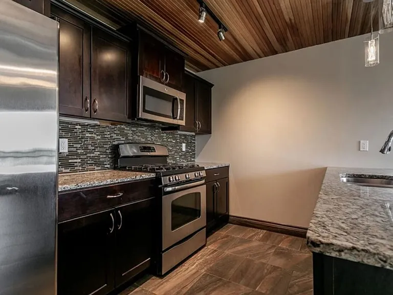 1200 E Walnut St — Photo 14