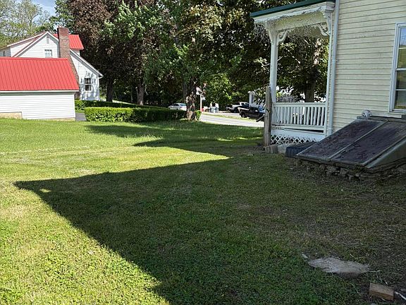 5th image of 408 Main Street