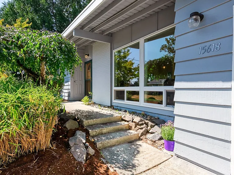 15618 NE 1st Pl — Photo 3