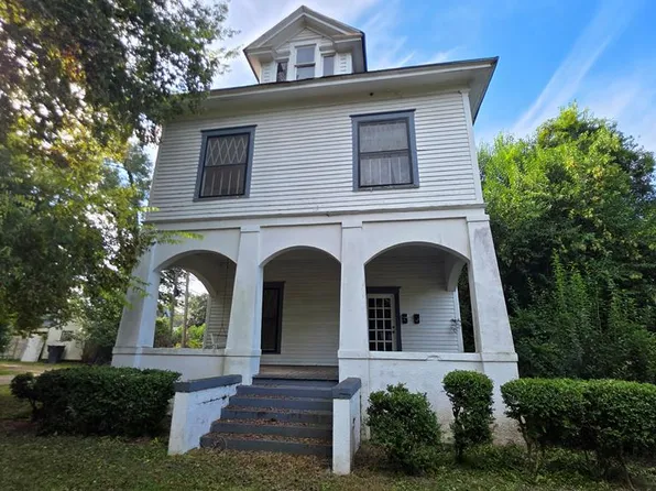 210 W Jessamine St, Fitzgerald, GA 31750