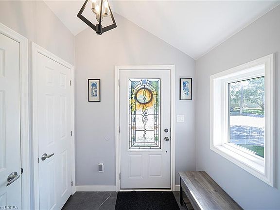 4th image of 32 Elmwood Ave