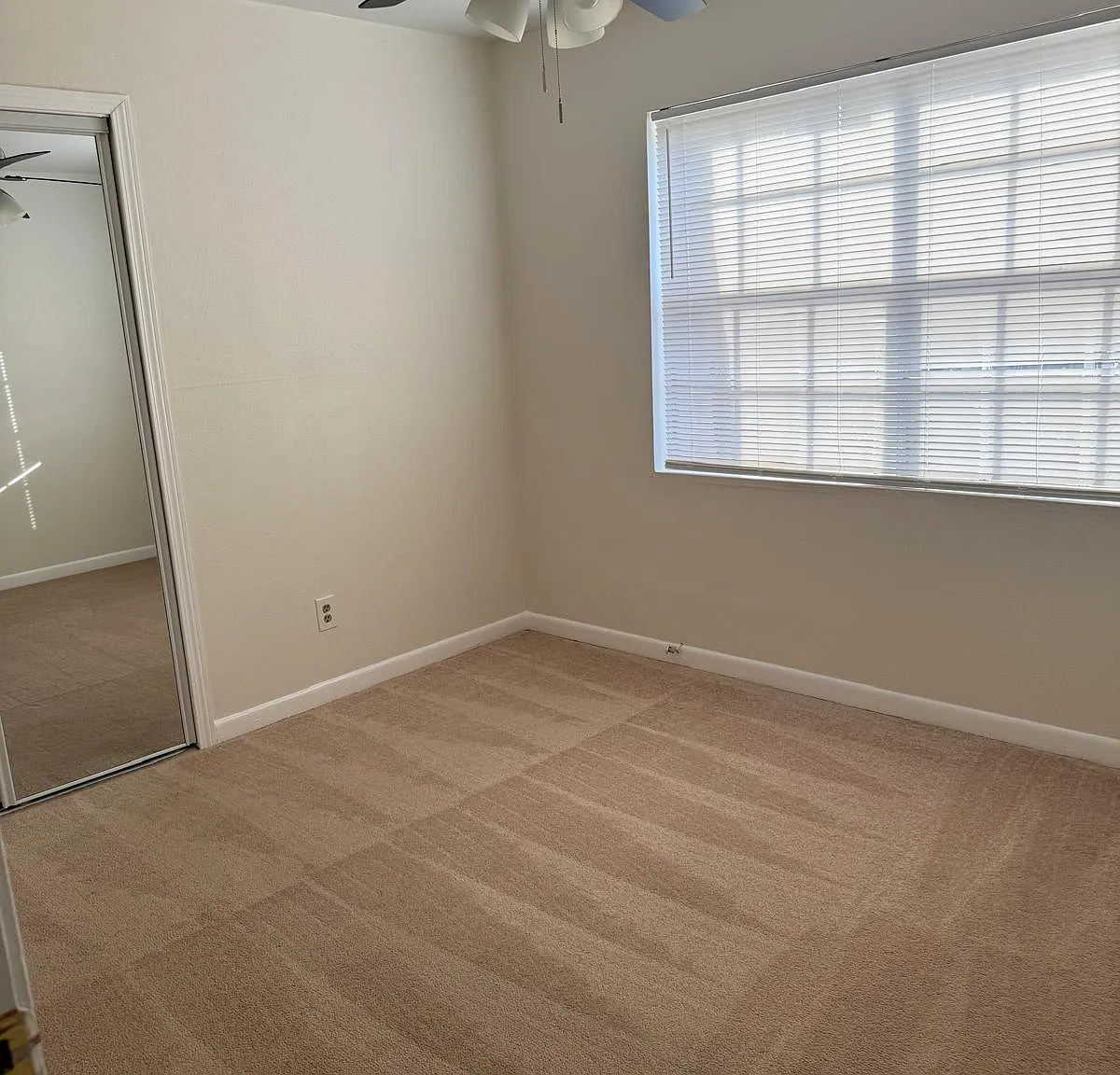 2 bed, 1.5 bath, 1200 sqft, $1,300 — Photo 4