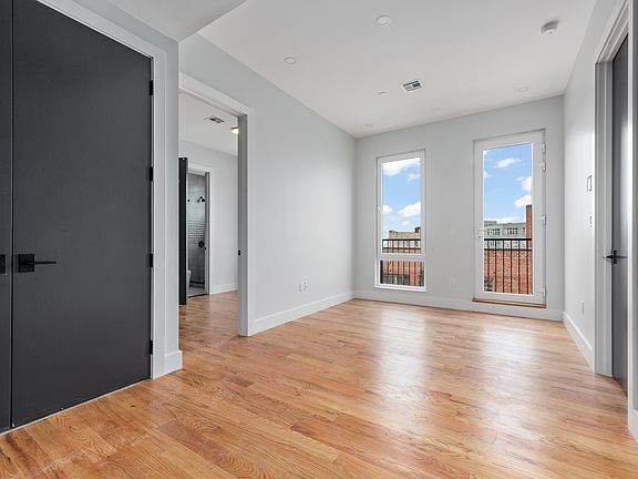 5th image of 169 Knickerbocker Ave #203