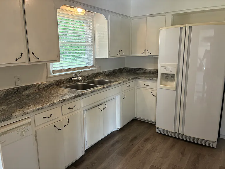 504 E Sunshine St — Photo 6