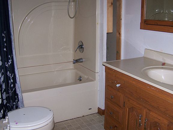 5th image of 307 E Oak St