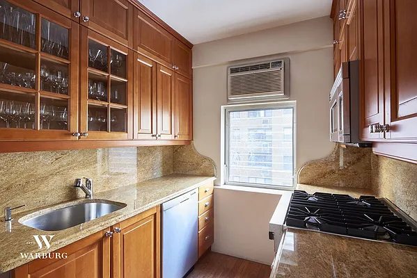 Sold by Warburg | media 38