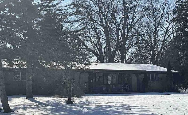 1st image of 20265 Norwood Dr N