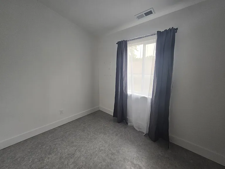 447 Zahn Dr #C — Photo 9
