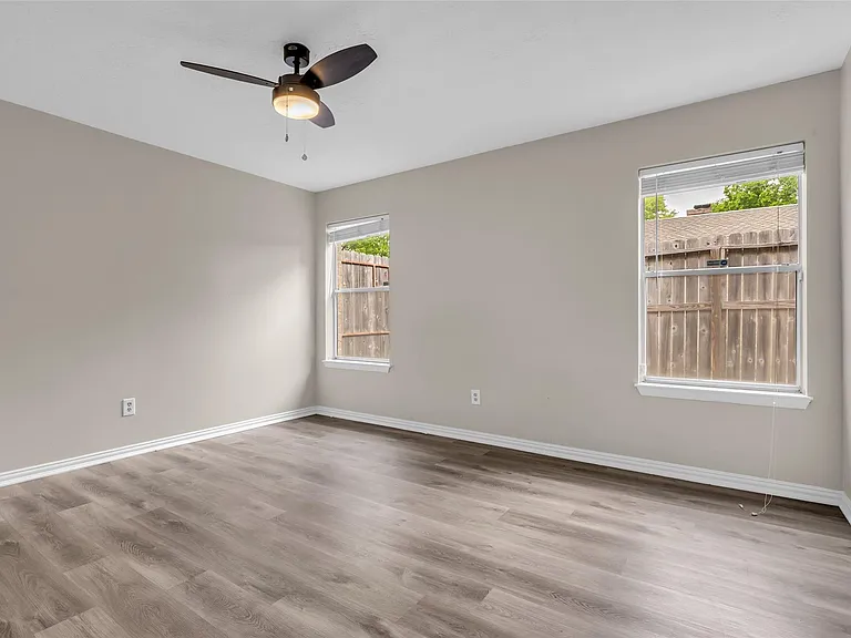 8206 Debbie Gay Dr — Photo 32