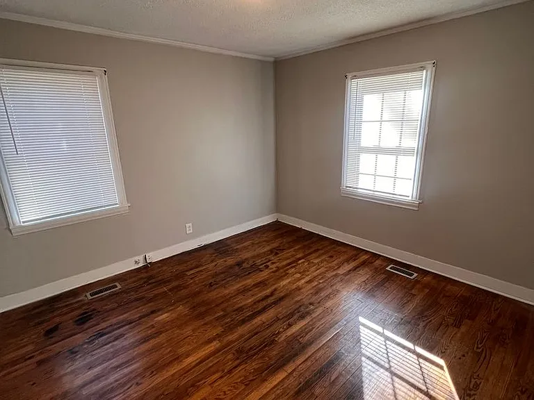 301 Potomac Ave — Photo 9
