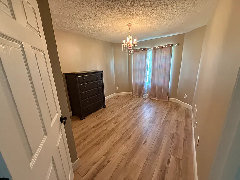 2700 Alicia Ln — Photo 7