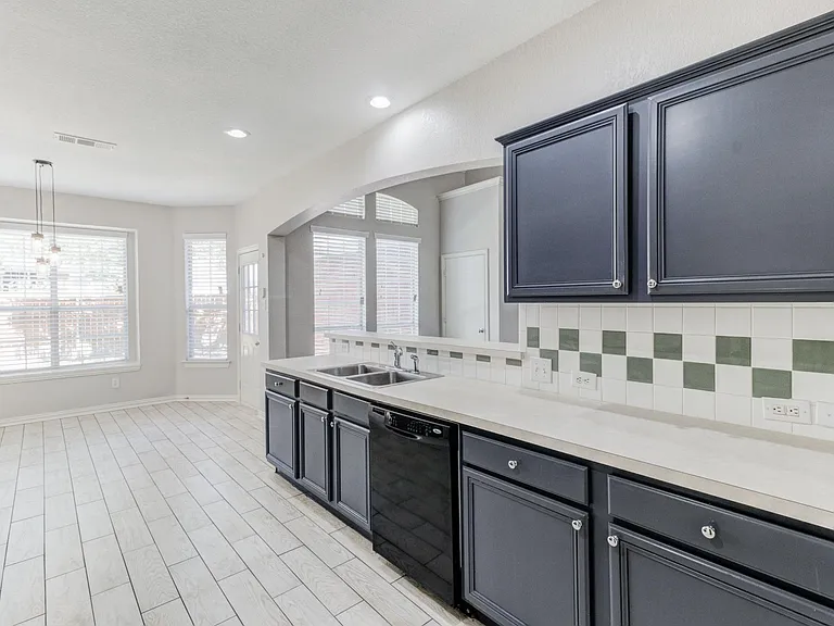 1605 Audrey Dr — Photo 4