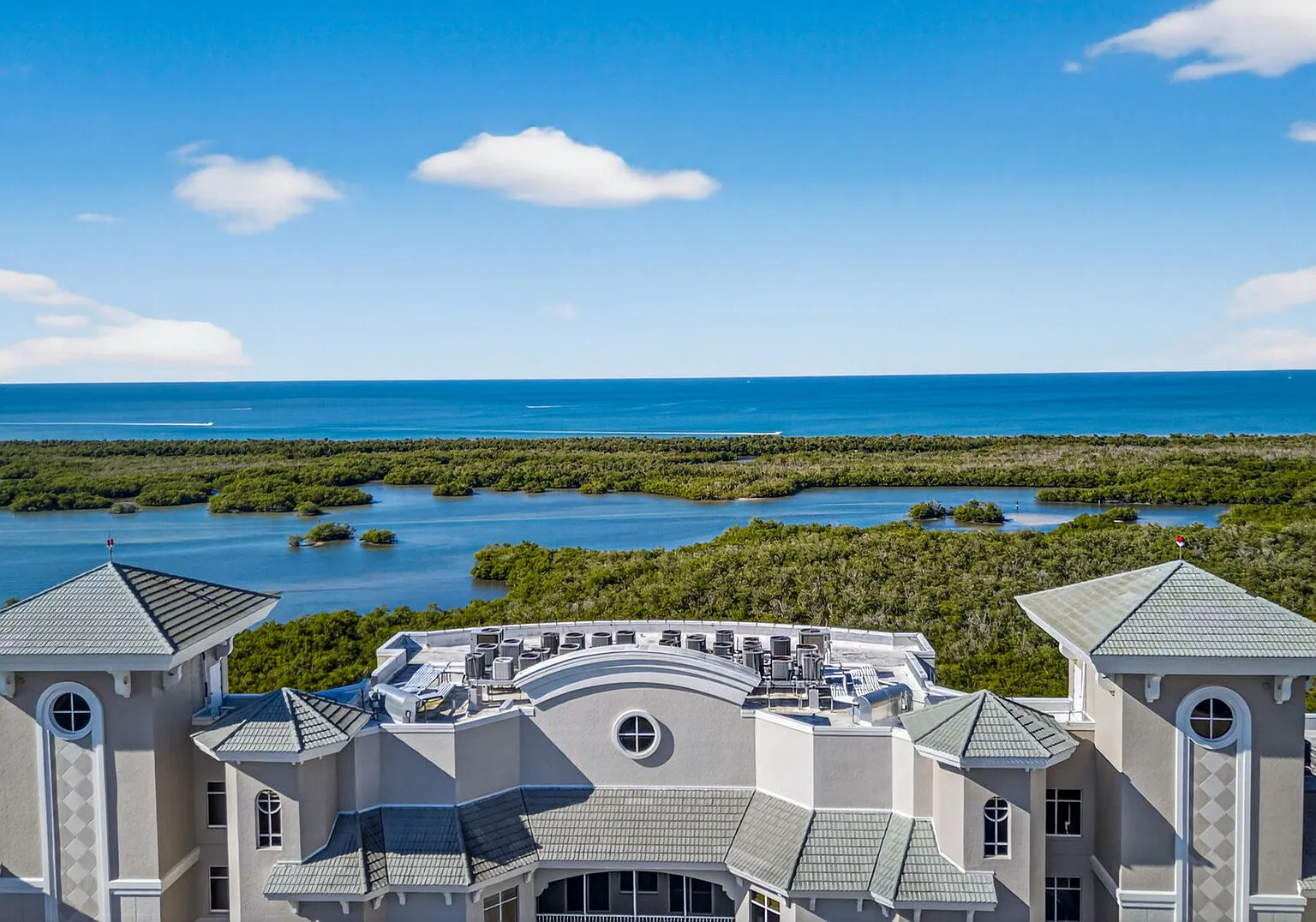 Watch Sunsets Over The Gulf, Newly Renovated & Furnished 2/2 + Den — Photo 2