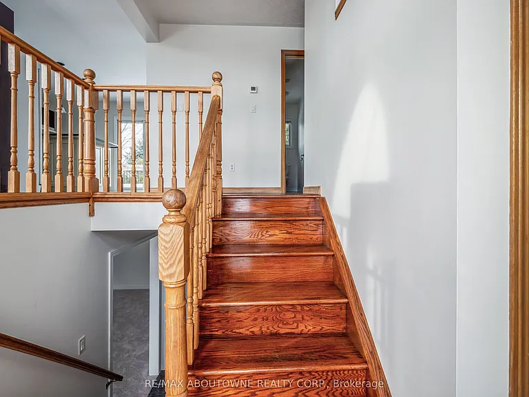 82 Whitlaw Way — Photo 3