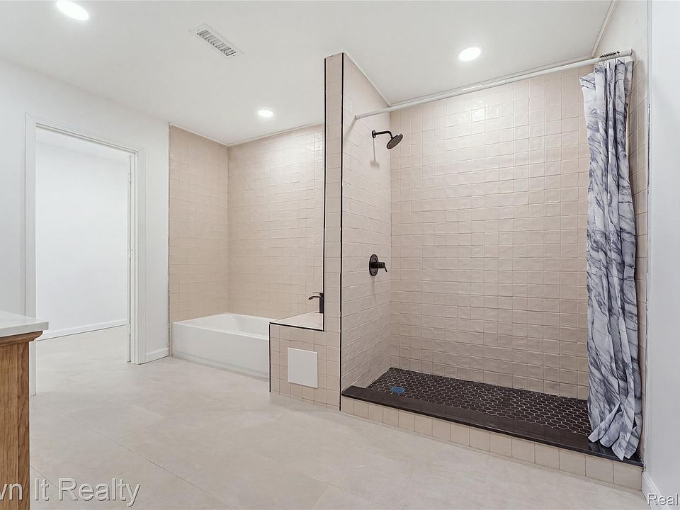 16803 Lawton St, photo 26