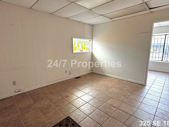 3rd image of 325 SE 181st Ave