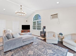 39 Duncan St, Waldwick, NJ 07463