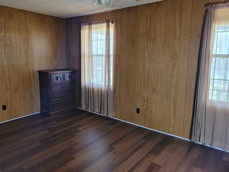 6092 FM 180 — Photo 18