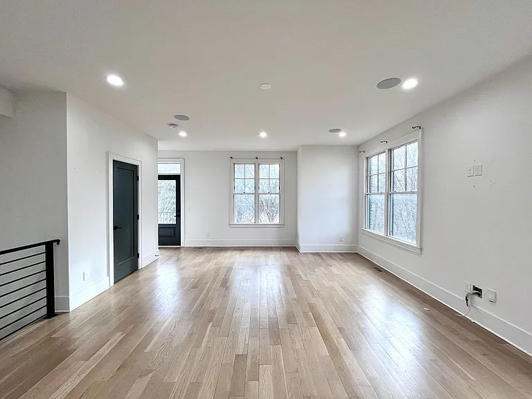 614 West Blvd — Photo 4