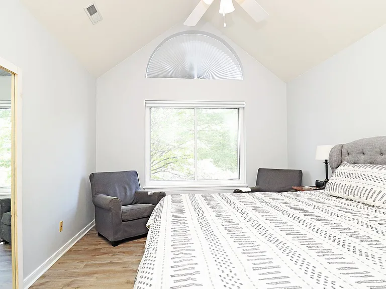 1242 Clifden Grn — Photo 7