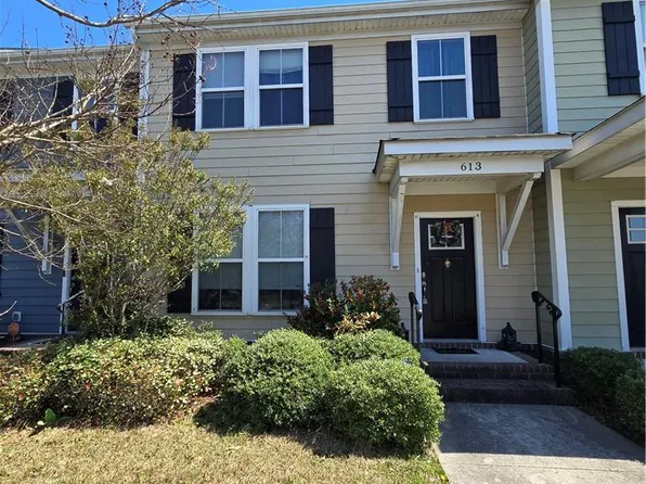 613 Mill Creek Pkwy, Chesapeake, VA 23323