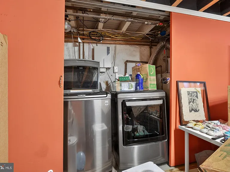 3455 W Queen Ln — Photo 17