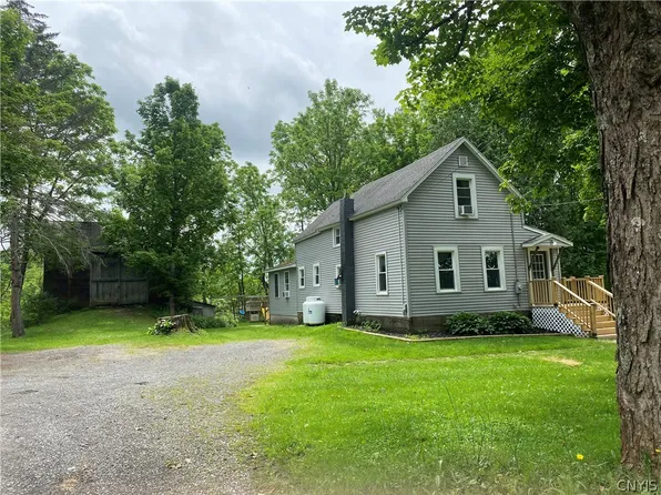 39 Wolcott St, Camden, NY 13316