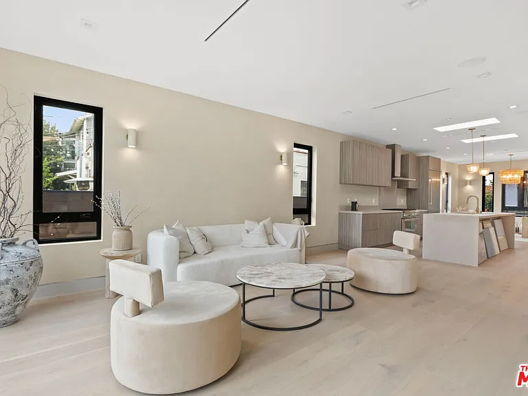 2225 Walnut Ave — Photo 12