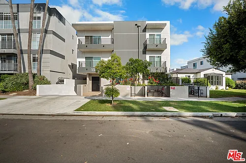 1530 S Hayworth Ave #101 Photo 1