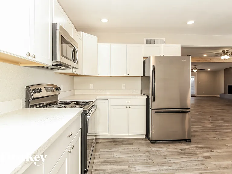 3718 W Townley Ave — Photo 6