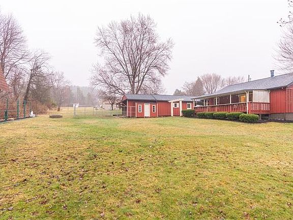 3rd image of 220 Sunset Dr