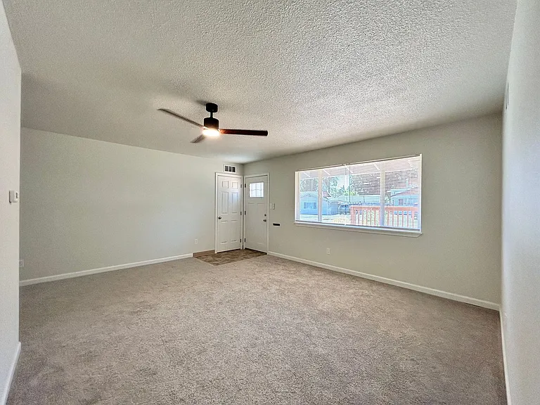 210 SW 142nd Ave — Photo 6