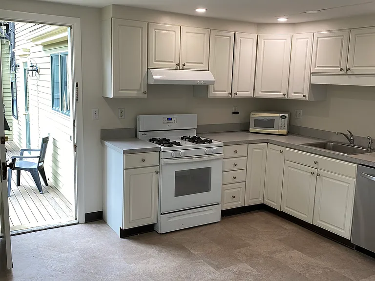 9 Ellsworth Ave #2 — Photo 5