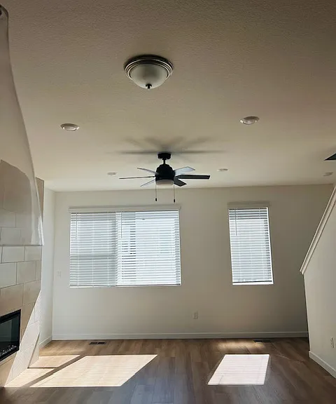 334 N Geneva St — Photo 8