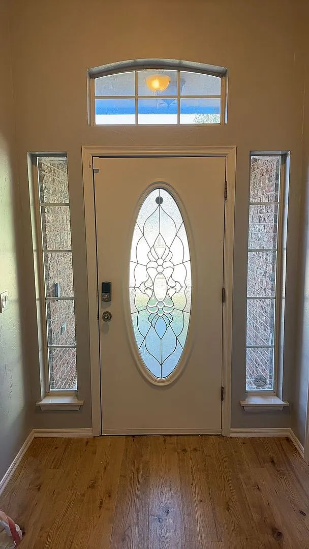 Luxurious and Spacious 3 Bedroom Home in Mustang School District — Photo 4