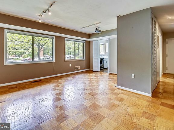 5th image of 10650 Weymouth St #10650