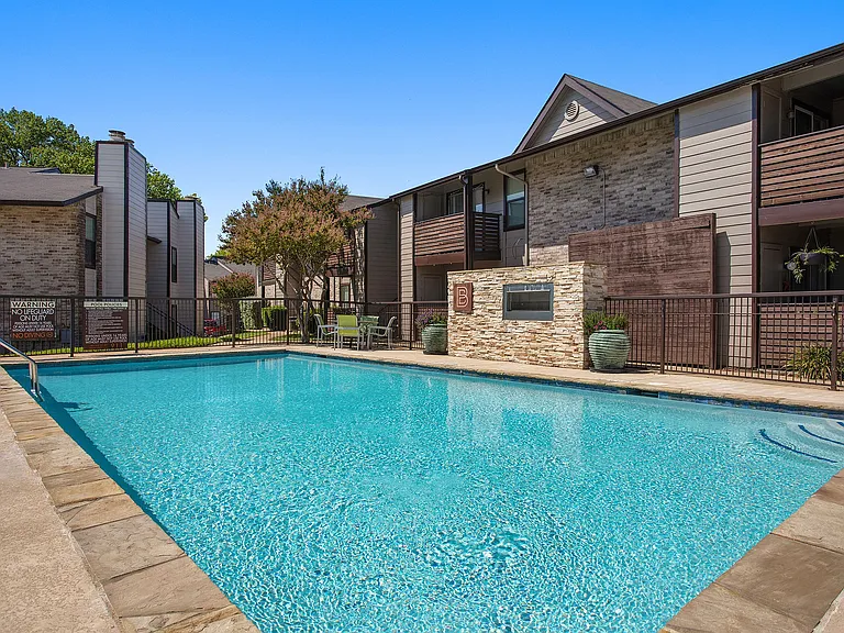 C242530_BristolGrapevine_Pool4_03
