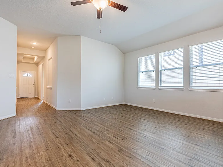 284 Ashley Loop — Photo 15