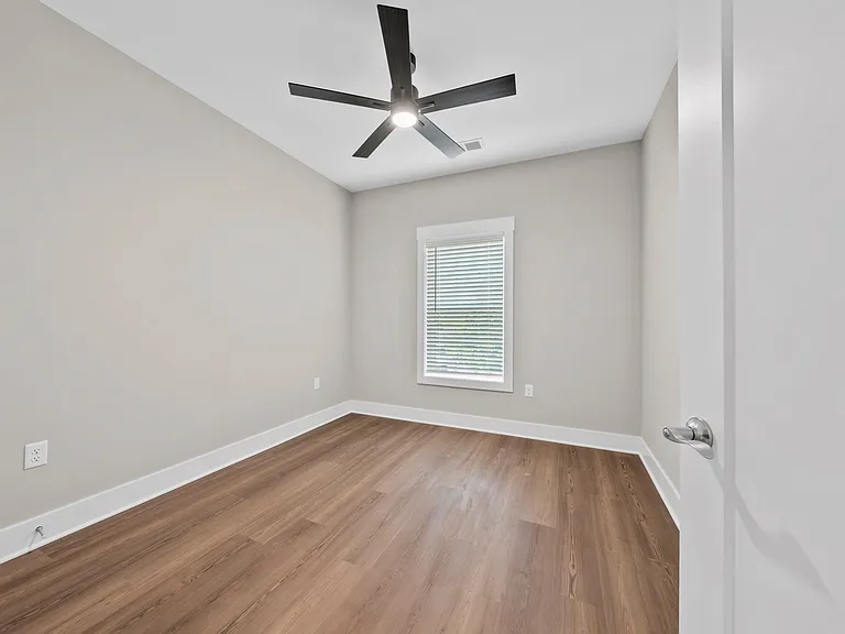 Mount Victor Olde Towne Luxury Apartments — Photo 150