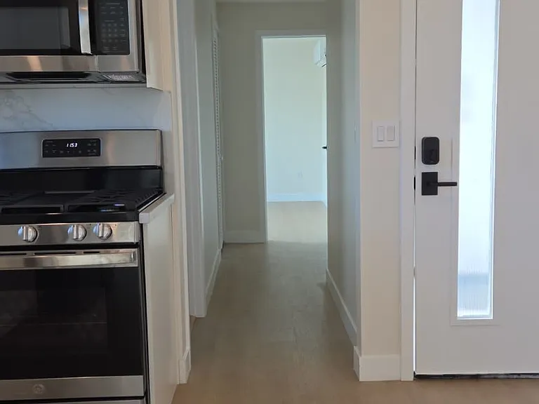 1070 Masselin Ave #1/2 — Photo 15