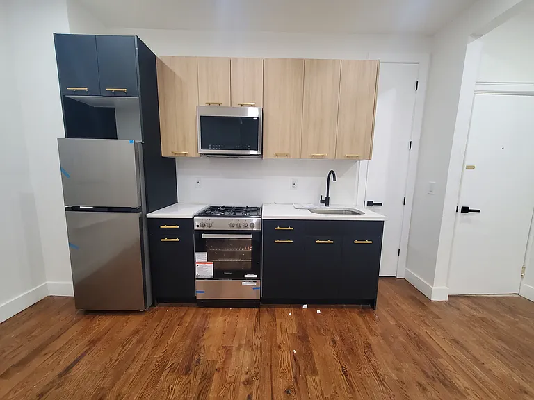 381 Danforth Ave #3 — Photo 1