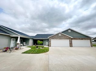 118 Lexington Pointe Dr #27, Niles, MI 49120
