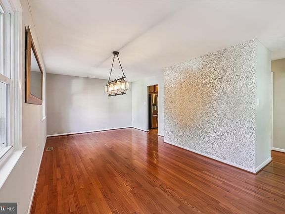 3rd image of 1818 N George Mason Dr