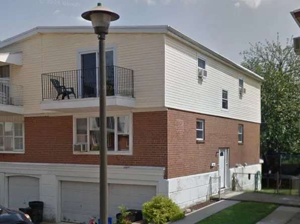 375 Avon St, Philadelphia, PA 19116