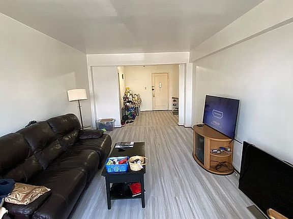 5th image of 2615 Parsons Blvd APT 1C