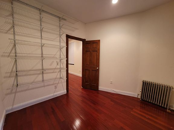 4th image of 256 E 10th St #1O