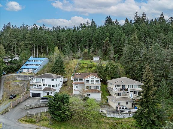 3rd image of 4895 Laguna Way