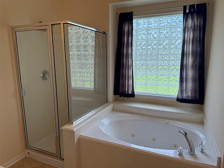 10727 Gilford Crest Dr — Photo 19