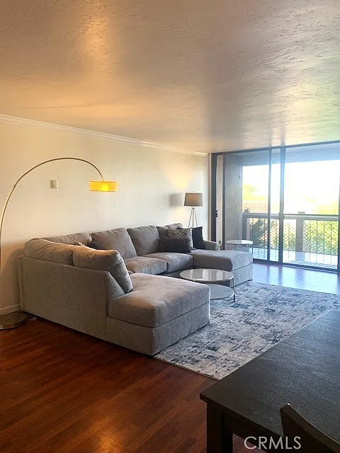 1 bed, 1160 sqft, $3,950 — Photo 3